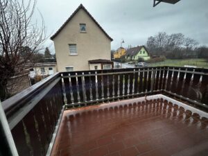 Balkon mit roten Fliesen